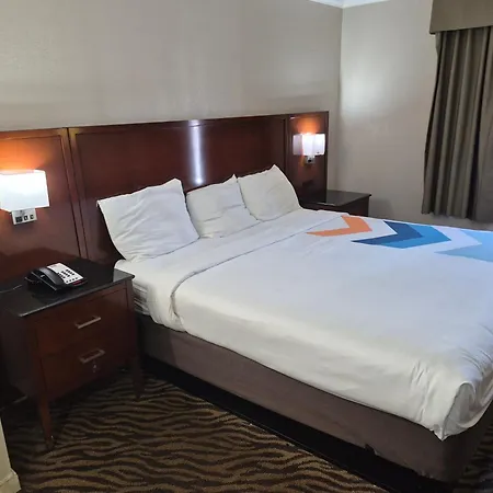 Hometown Inn And Suites-3